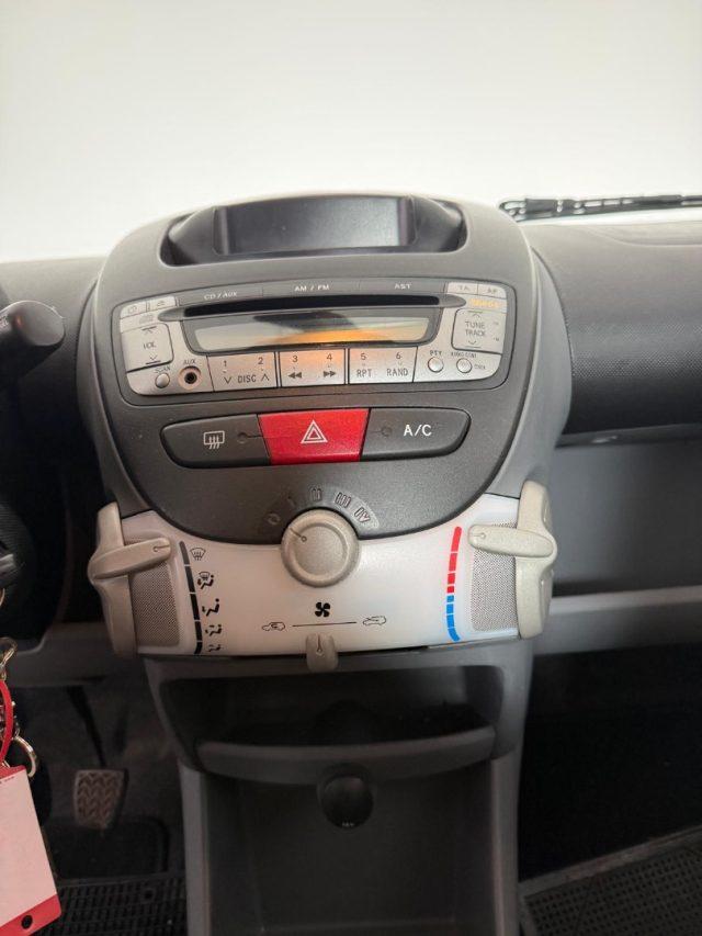 PEUGEOT 107 1.0 68CV 5p. Sweet Years 2Tronic