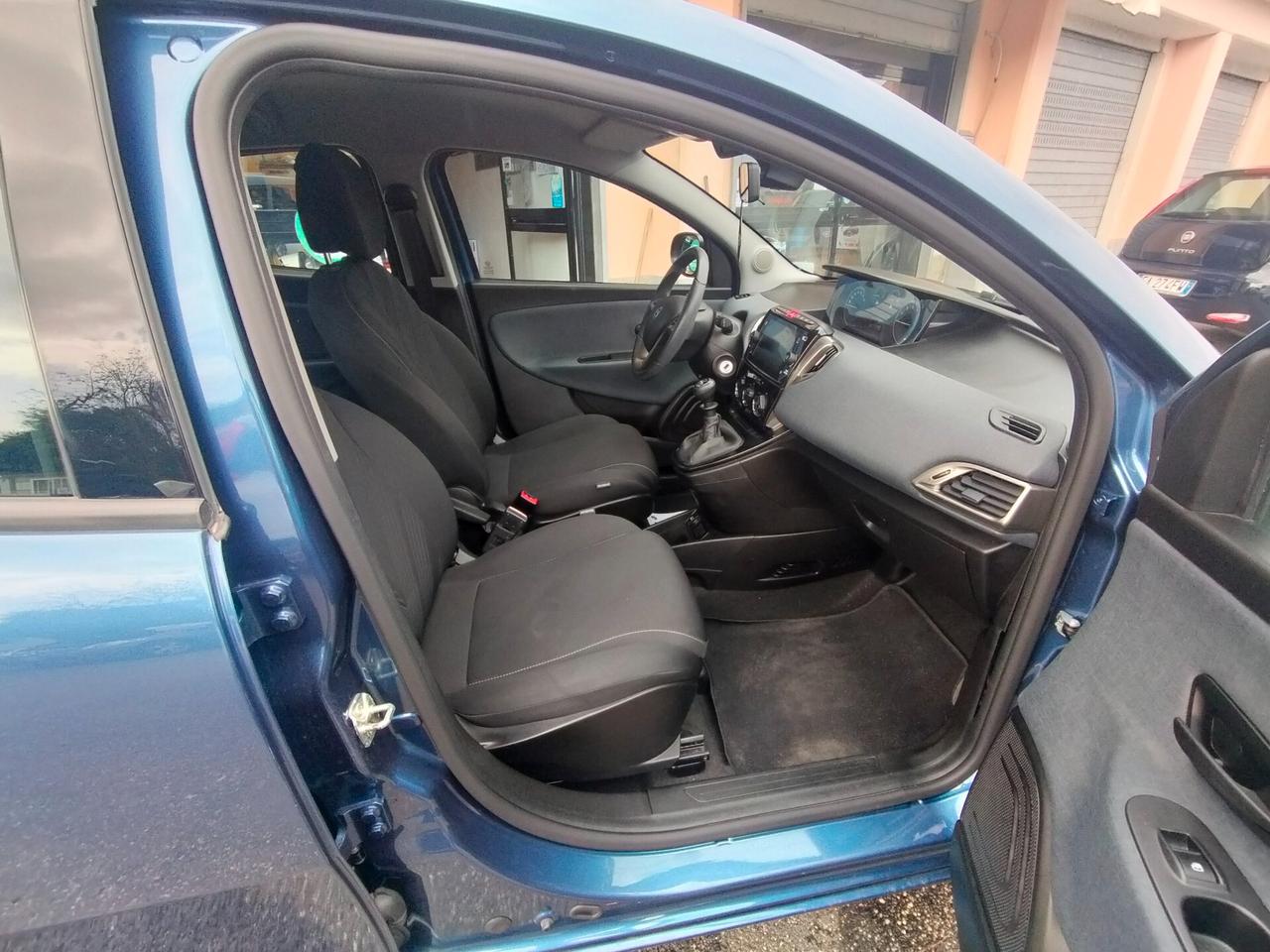 Lancia Ypsilon Hybrid Gold prezzo REALE