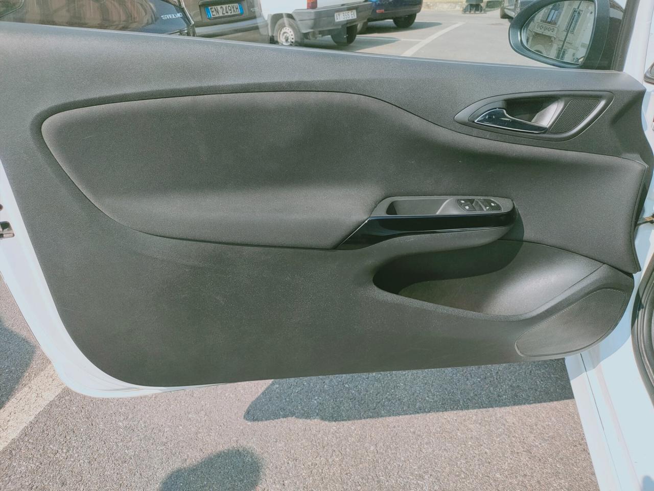 Opel Corsa 1.2 Coupé b-Color Neopatentati