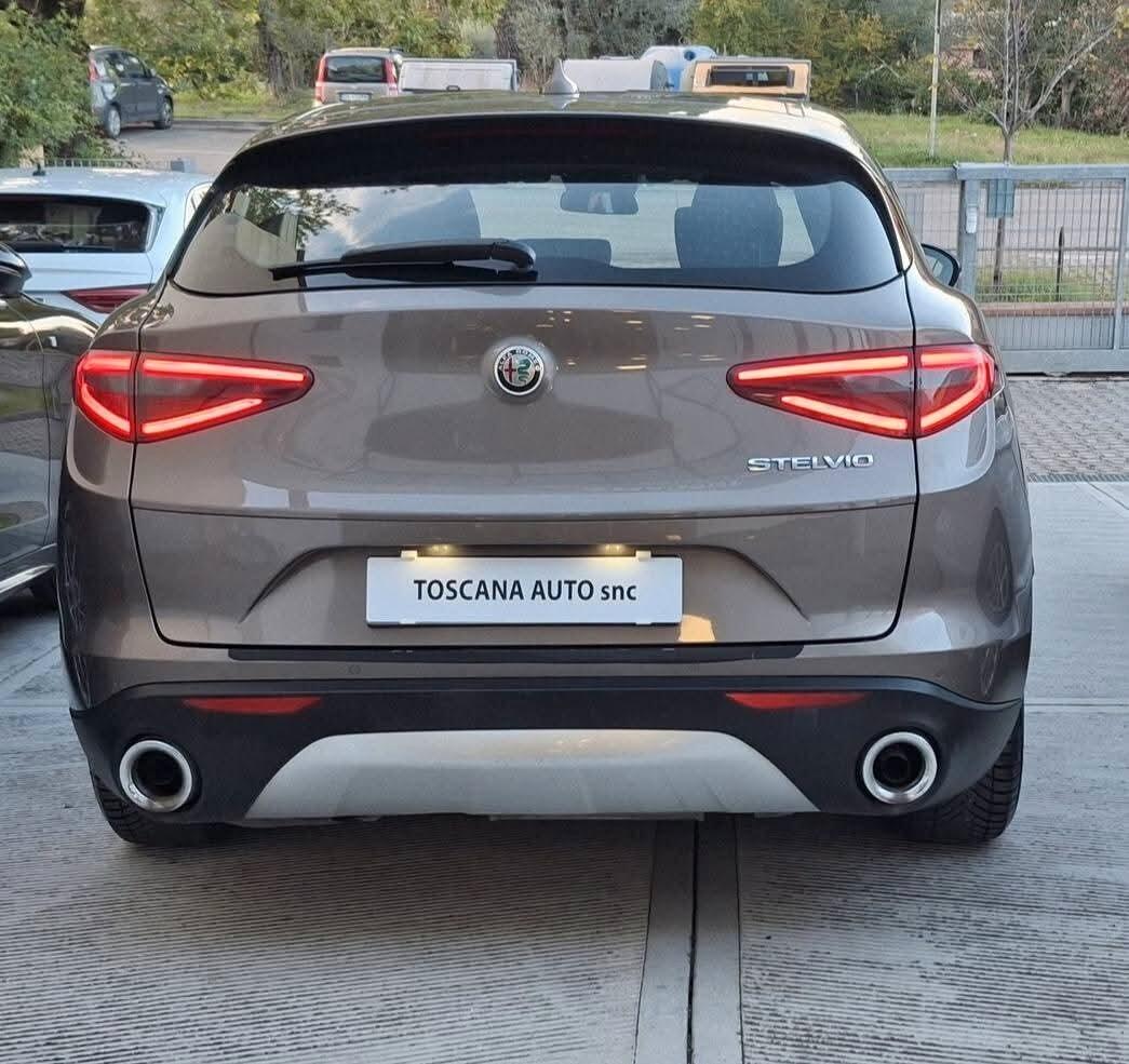 Alfa Stelvio 2.2 Turbodiesel 160 CV AT8 RWD