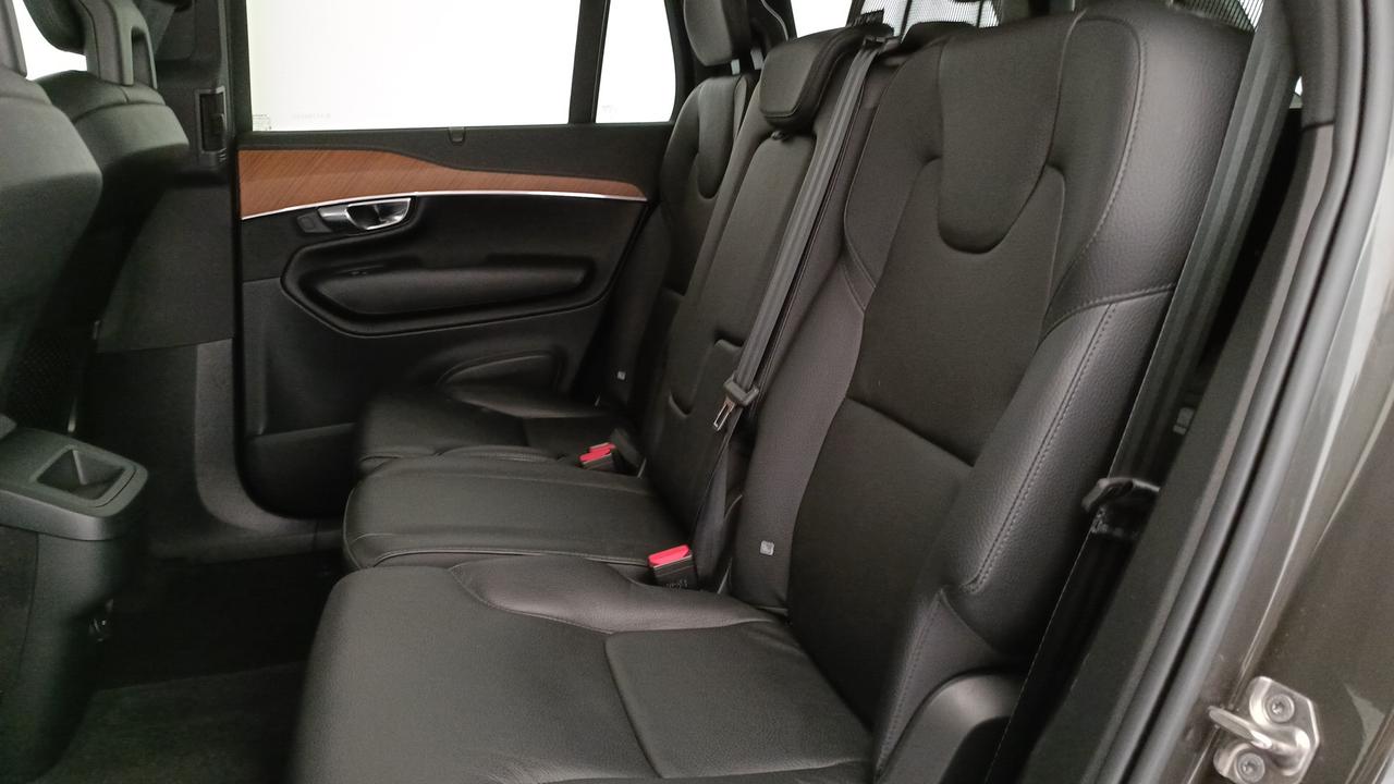 VOLVO XC90 2.0 b5 Momentum Pro awd 7p.ti geartronic