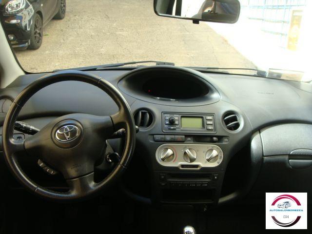TOYOTA - Yaris - 1.3 5p. Sol