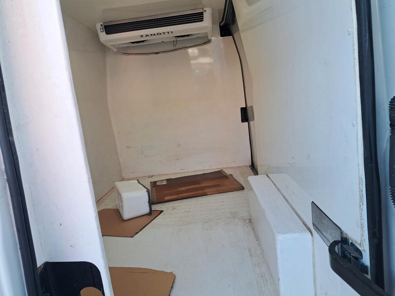 Renault Master T35 2.3 L2H2 ISOTERMICO