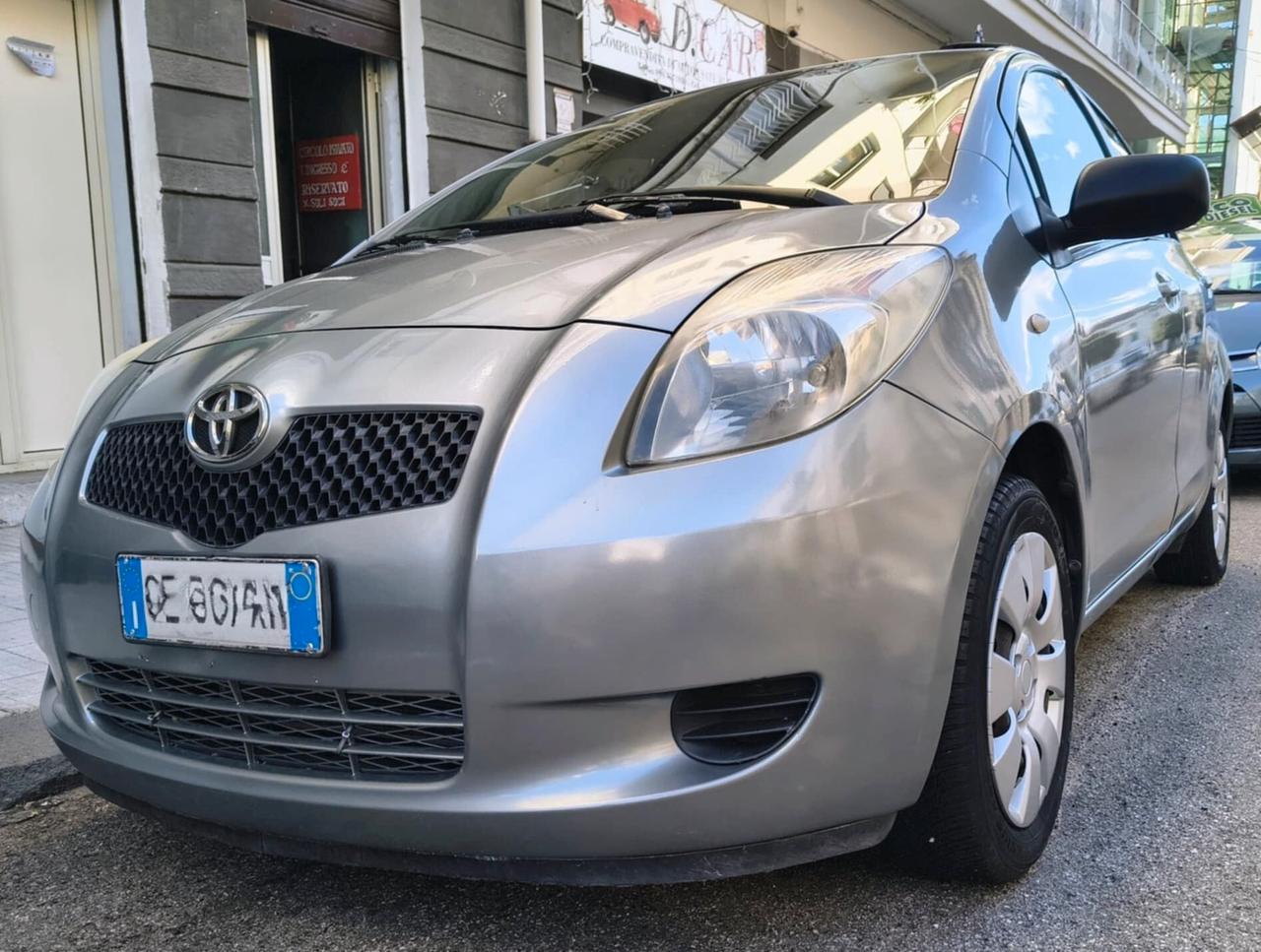 Toyota Yaris 1.0 5 porte