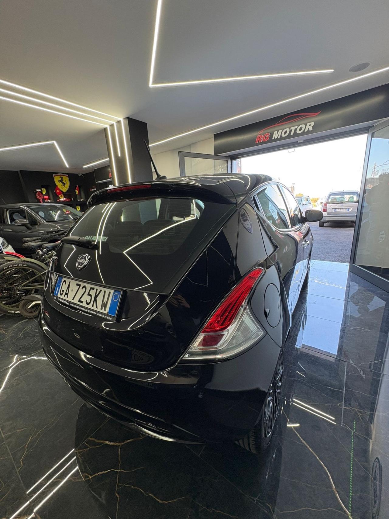 Lancia Ypsilon 1.2 69 CV 5 porte S&S Platinum