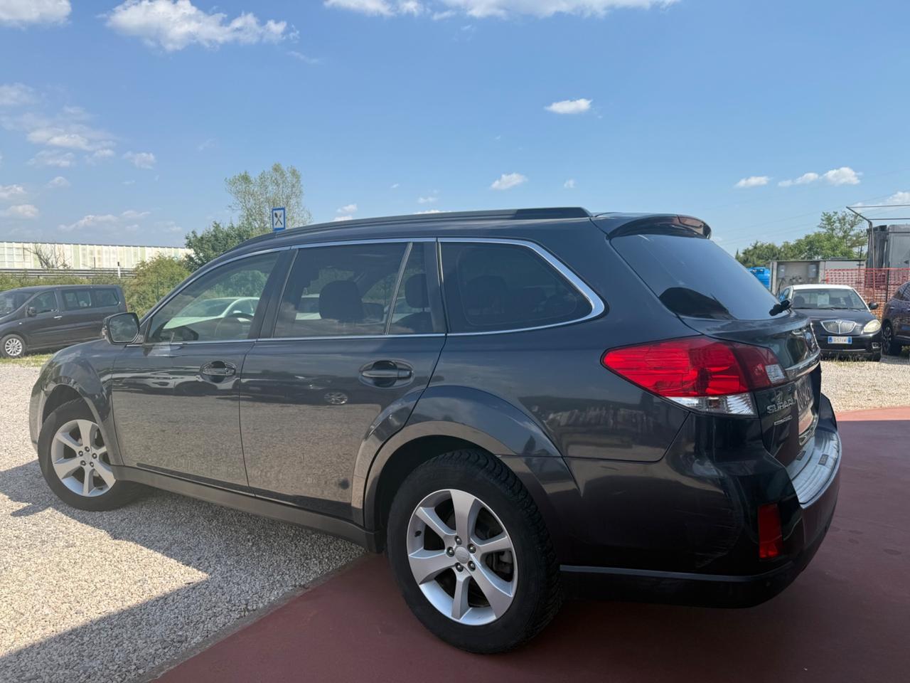 Subaru OUTBACK 2.0D Trend Leather