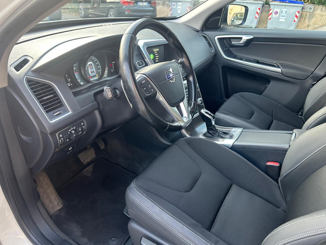 Volvo XC60 D4 Geartronic R-design Momentum