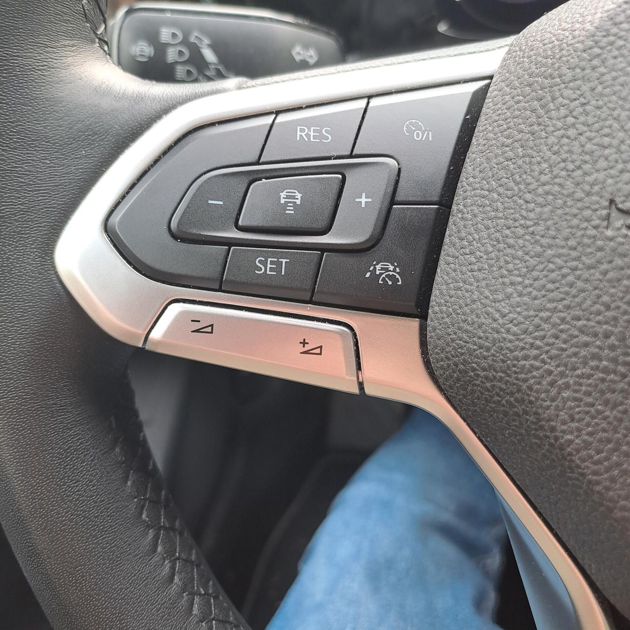 VW GOLF 8- 2.0 TDI - FULL OPT -NEOPATENTATI