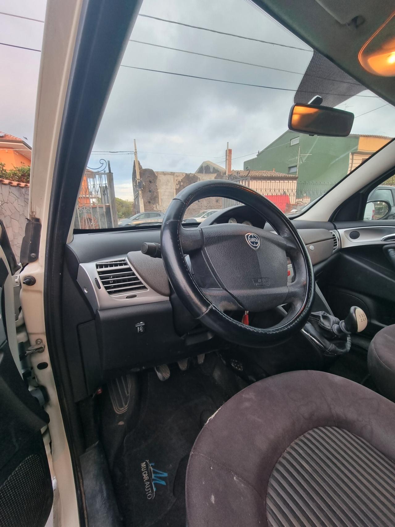 Lancia Ypsilon 1.4 Platino