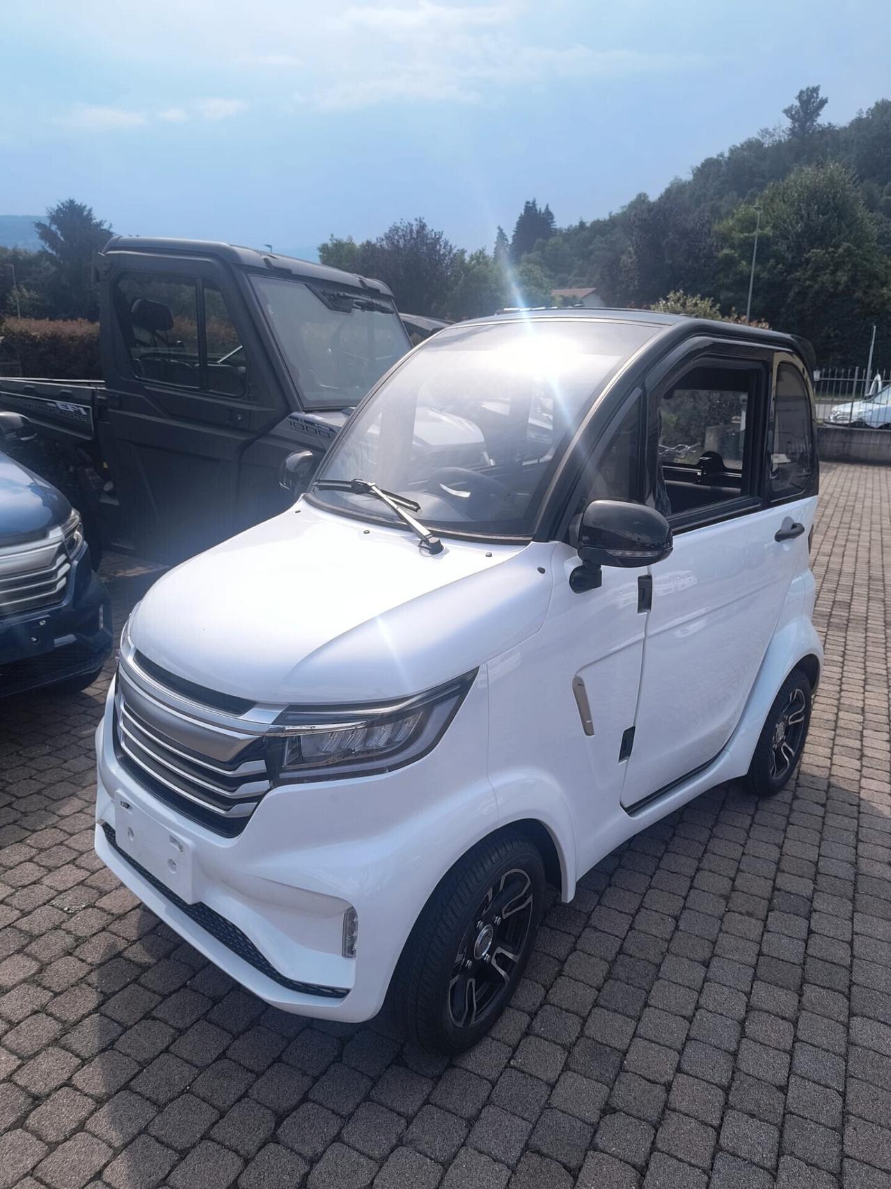MINI AUTO DISABILI SCOOTER CABINATO ANZIANI