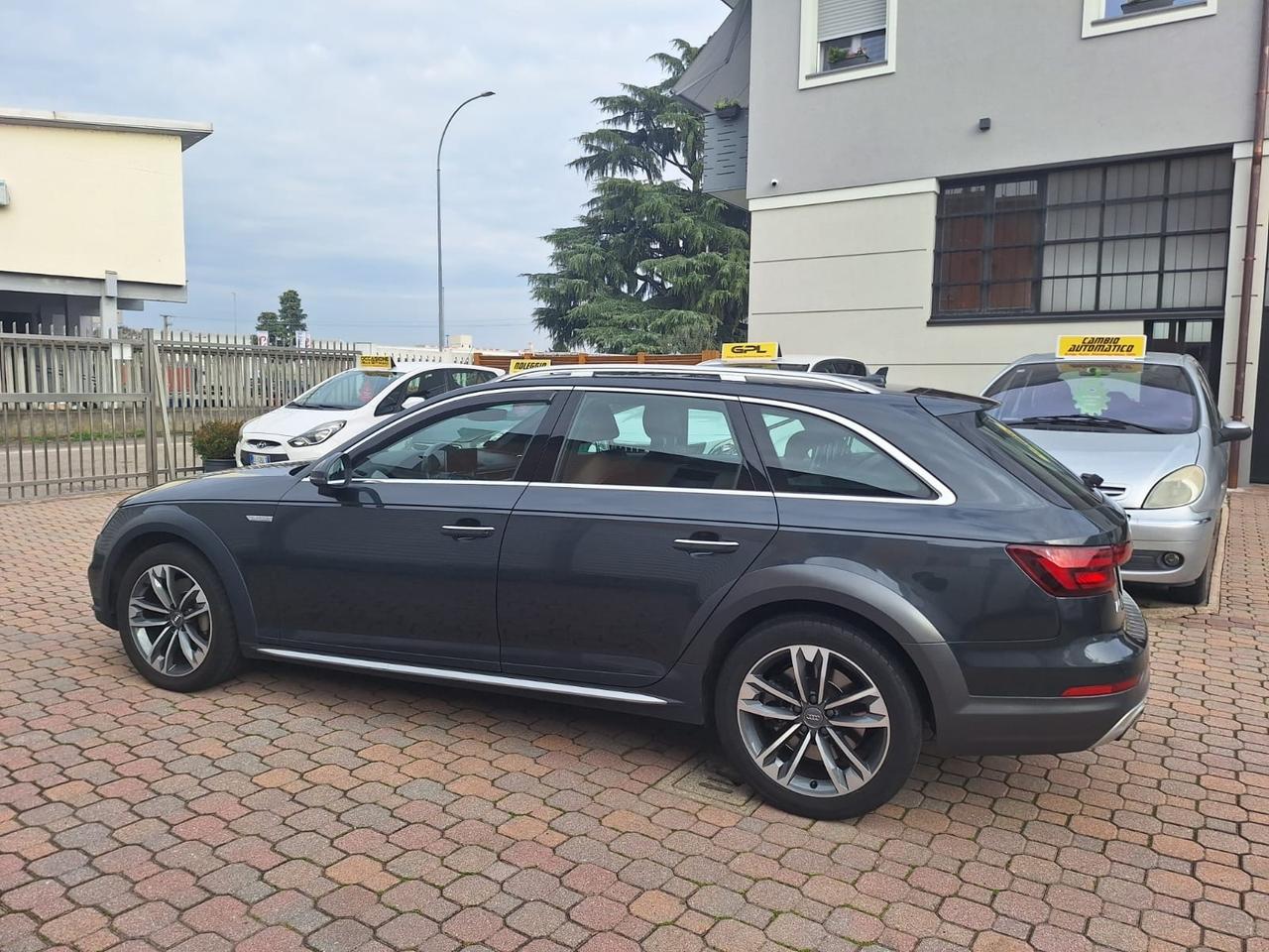 Audi A4 45 TFSI quattro S tronic Business Sport