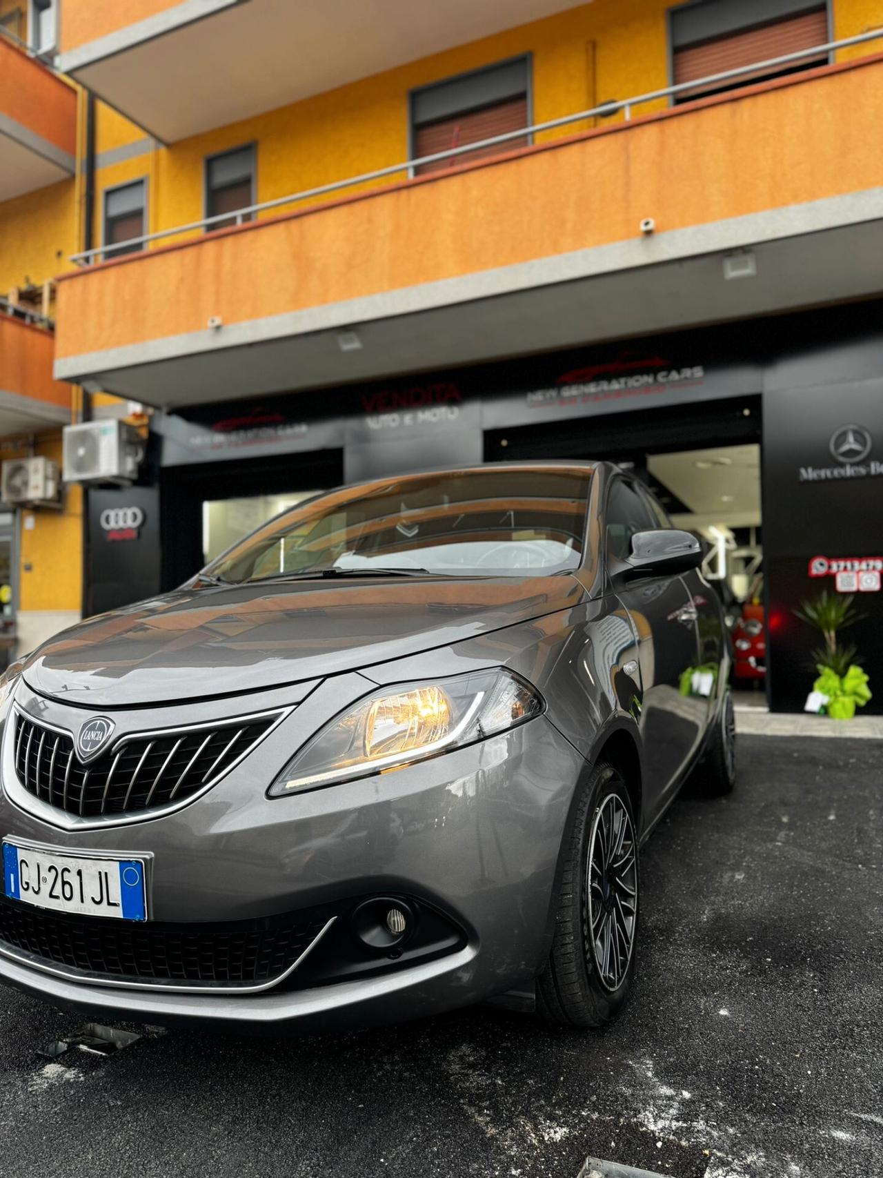 Lancia Ypsilon 1.0 FireFly 5 porte S&S Hybrid Ecochic Silver