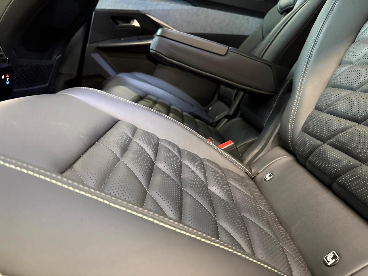 Peugeot 5008 GT EXCLUSIVE motore elettrico (73 kWh) SPOTICAR