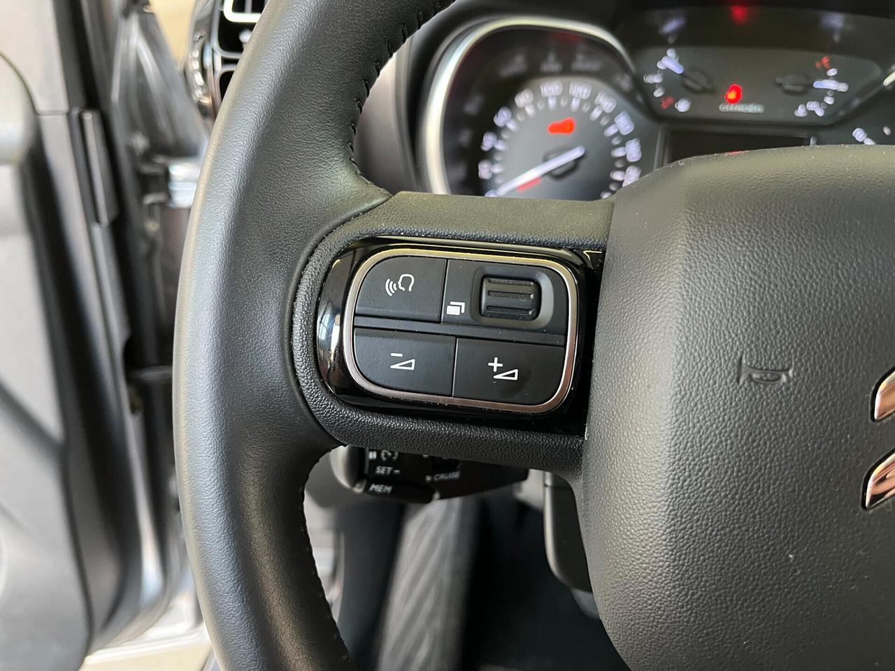 Citroen C3 Aircross 1.2cc SHINE 130cv CAMBIO AUTOMATICO-FULL OPTIONAL