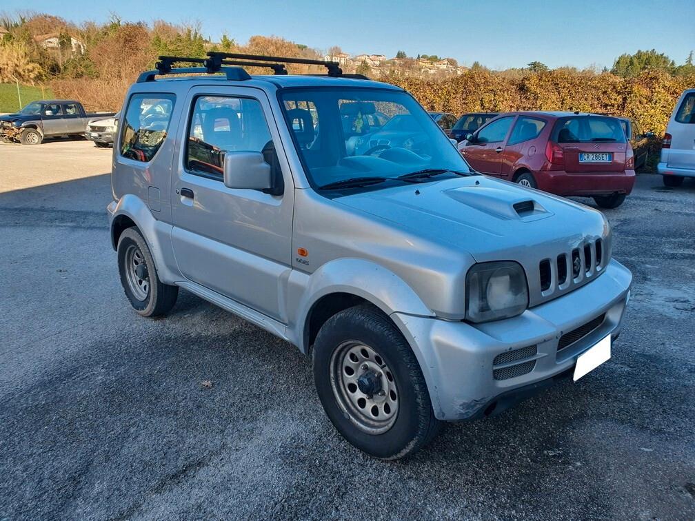 Suzuki Jimny 1.5 DDiS 86CV 4x4 JLX Autocarro