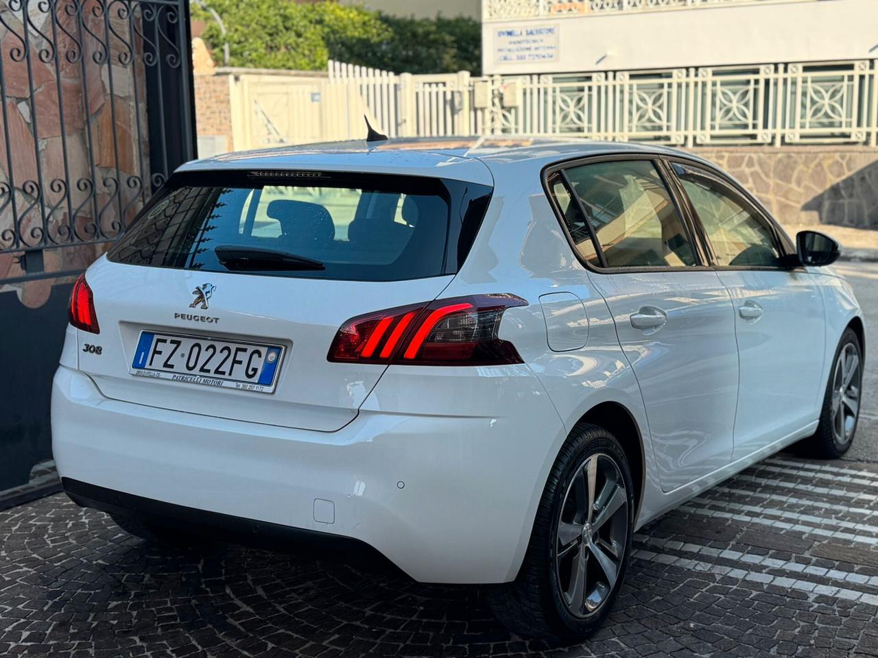 Peugeot 308 BlueHDi 100 S&S Allure