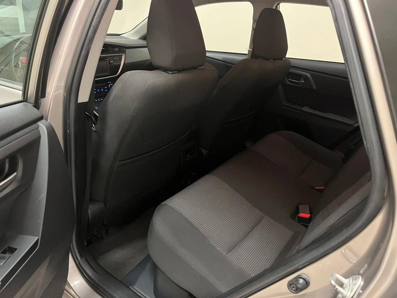 Toyota Auris 1.8 Hybrid Lounge