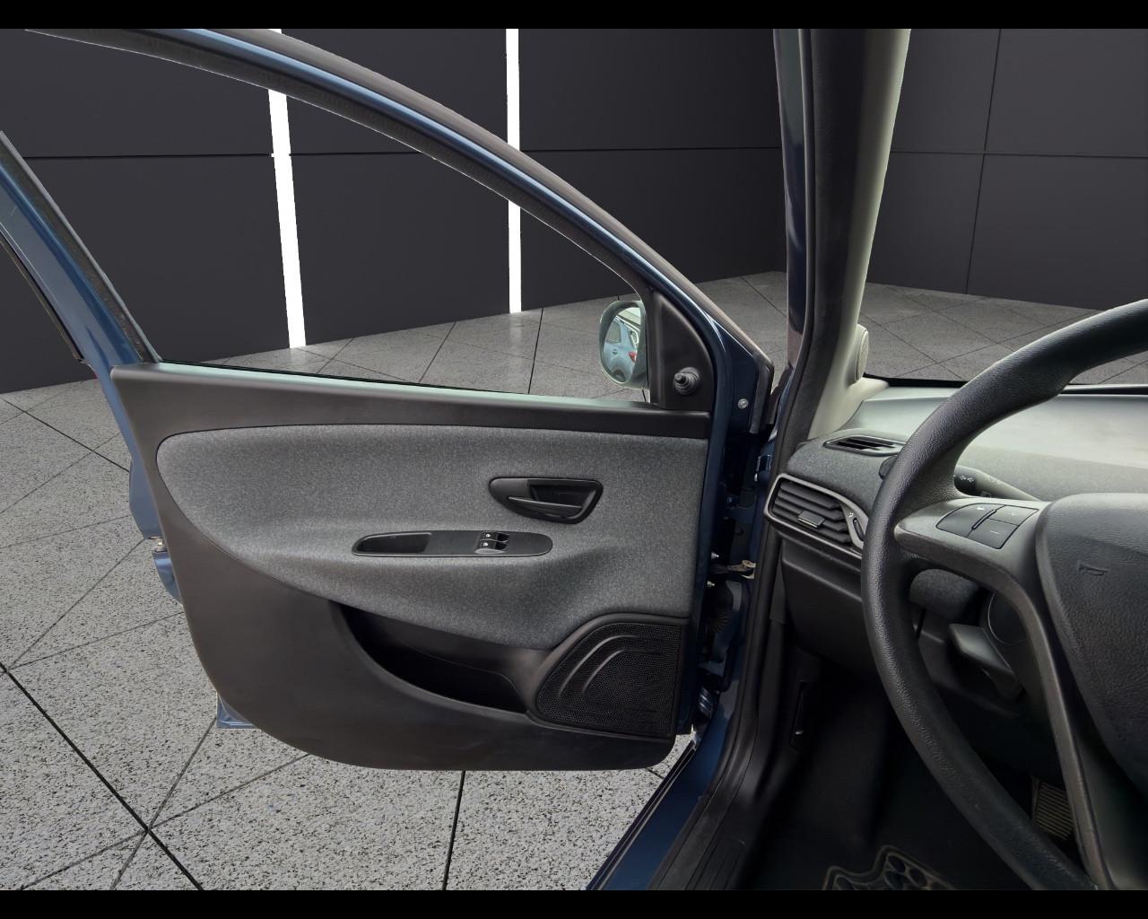 LANCIA Ypsilon 3ª serie - Ypsilon 1.0 FireFly 5 porte S&S Hybrid Silver