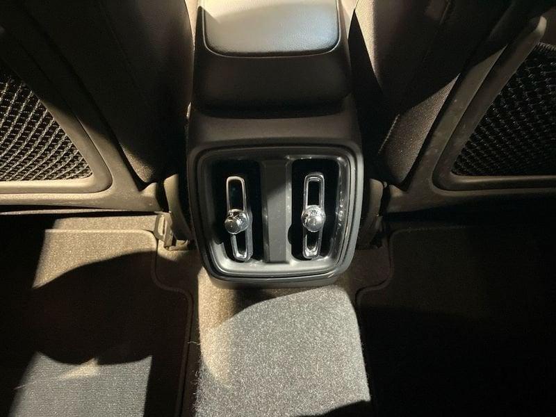 Volvo XC40 1.5 t3 Momentum Pro 163cv auto my21