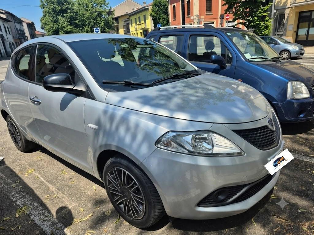 Lancia Ypsilon 1.2 69 CV 5 porte Elefantino Blu