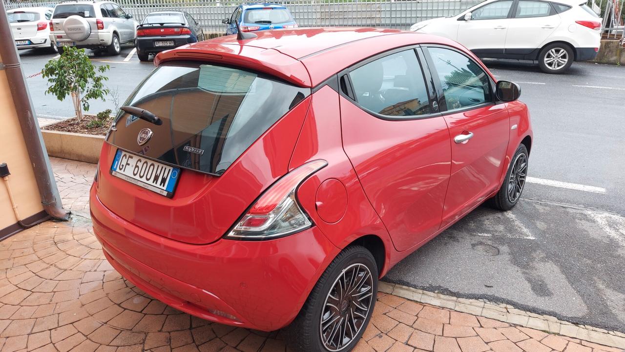 Lancia Ypsilon 1.0 FireFly 5 porte S&S Hybrid Ecochic Gold