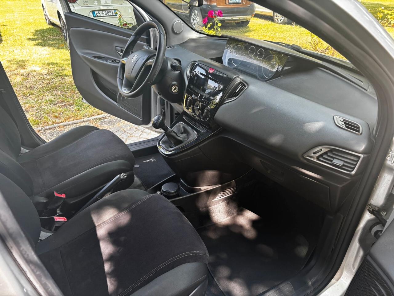 Lancia Ypsilon 1.3 MJT 16V 95 CV 5 porte S&S Silver IDONEA PER NEOPATENTATI UNICO PROPRIETARIO