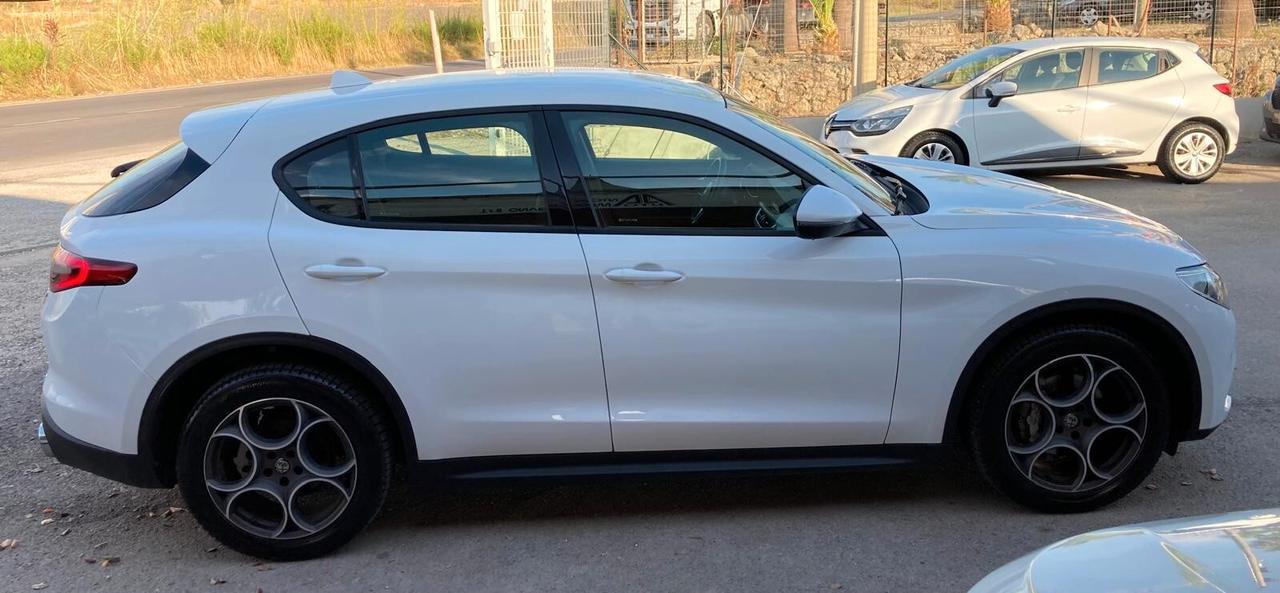 Alfa Romeo Stelvio 2.2 Turbodiesel 160 CV AT8 RWD Business