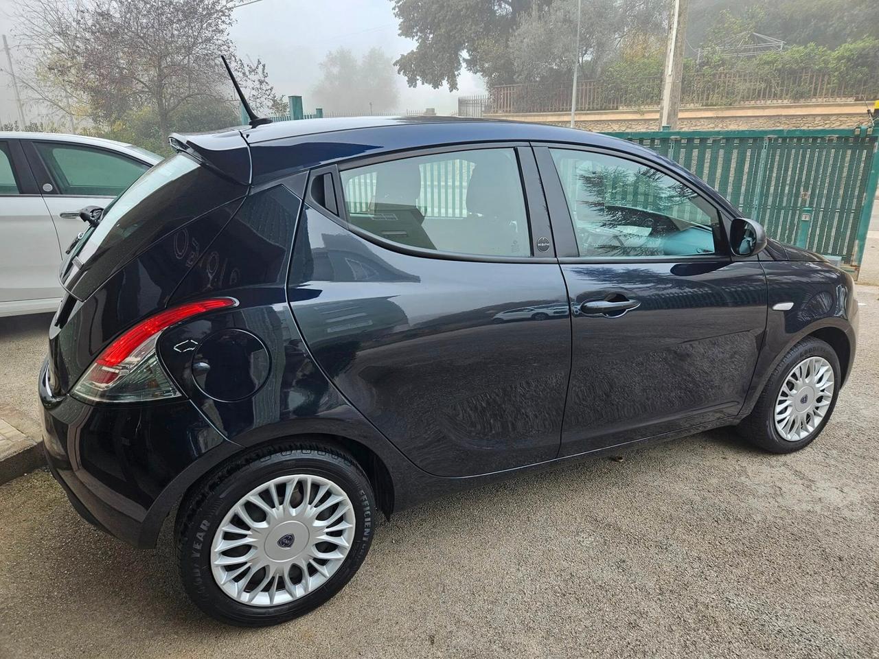 Lancia Ypsilon 1.0 FireFly 5 porte S&S Hybrid Ecochic Gold