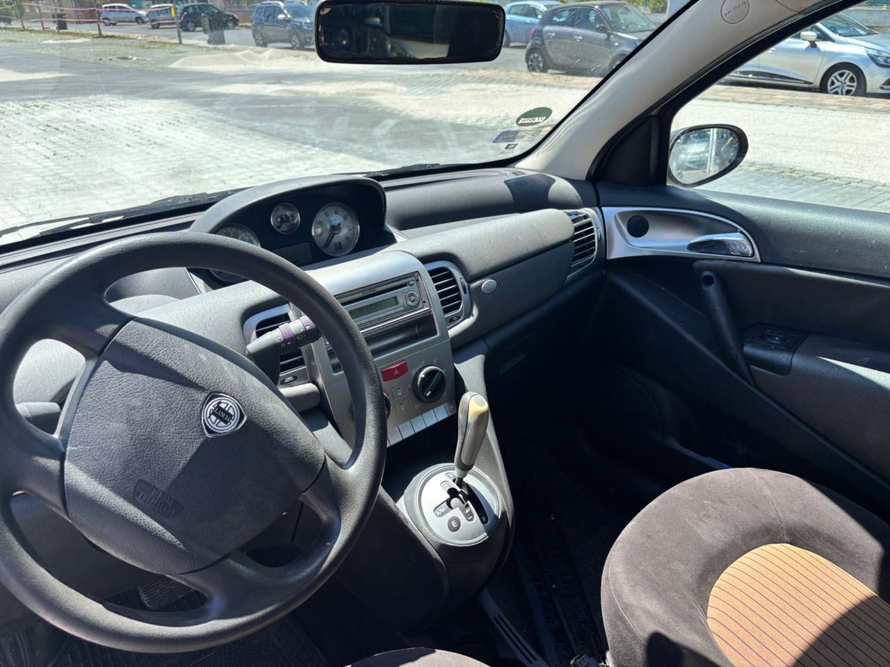 Lancia Ypsilon 1.4 Oro Giallo