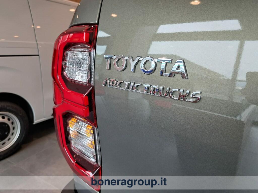 Toyota Hilux Double Cab 2.8 D Invincible 4WD A/T