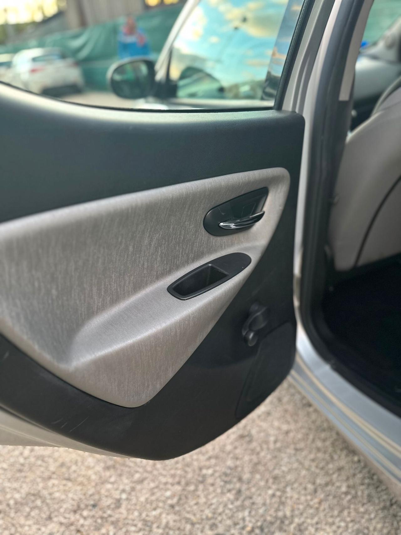 Lancia Ypsilon 1.2 2014 GPL Ecochic Silver