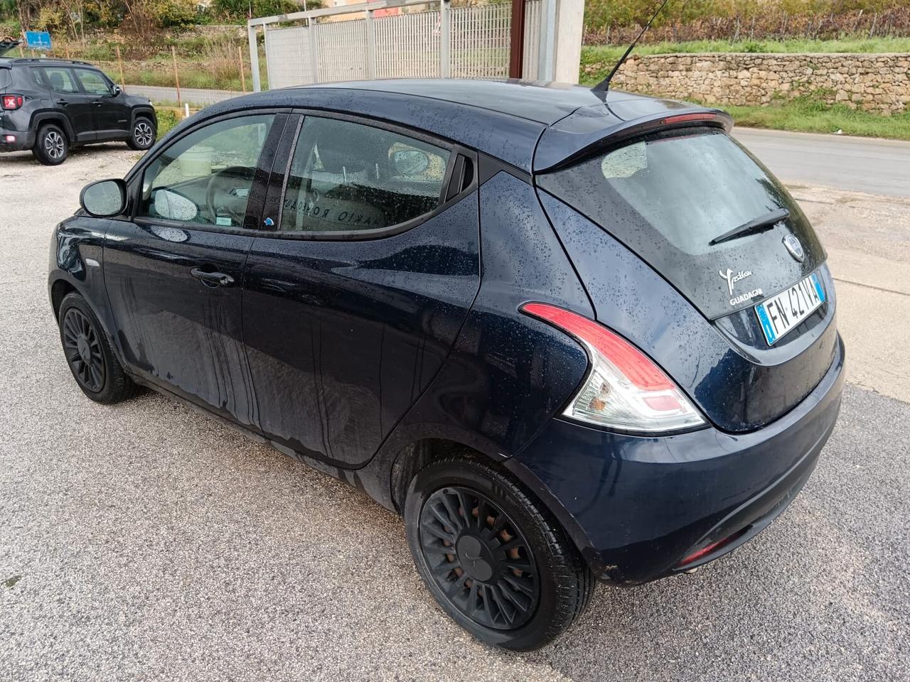 Lancia Ypsilon 1.2 69 CV 5 porte Silver