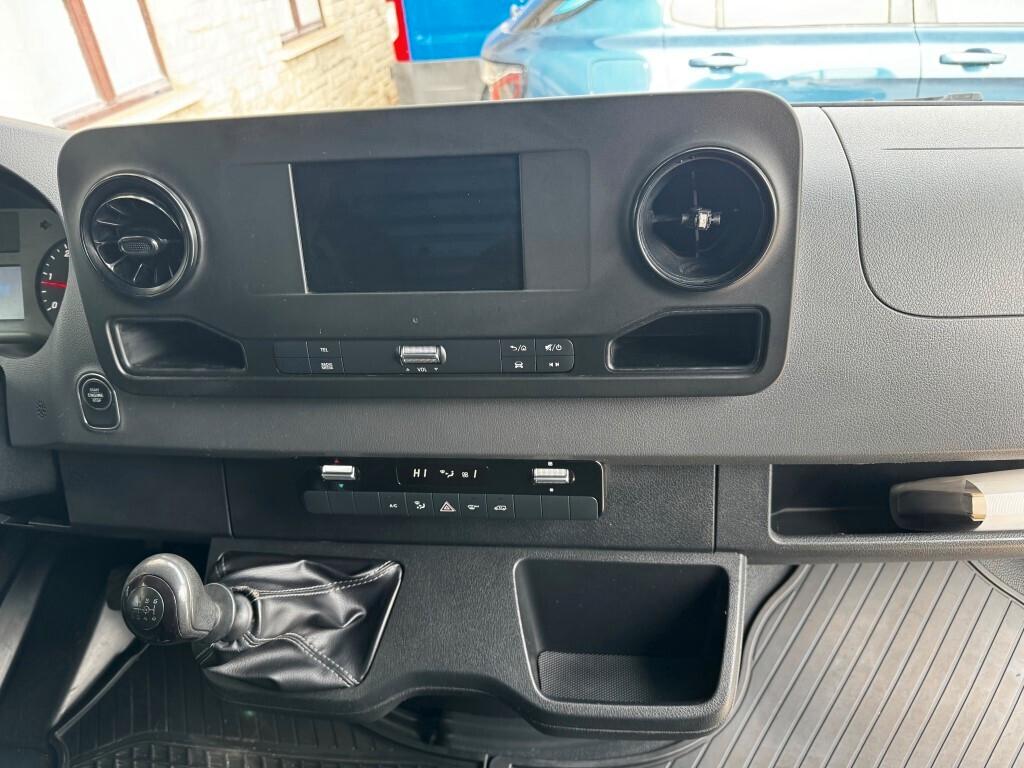 Mercedes-Benz Sprinter Cargo Van L2 H2