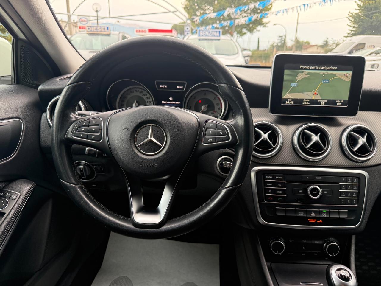 " DA VETRINA " Mercedes-benz GLA 180 d Business