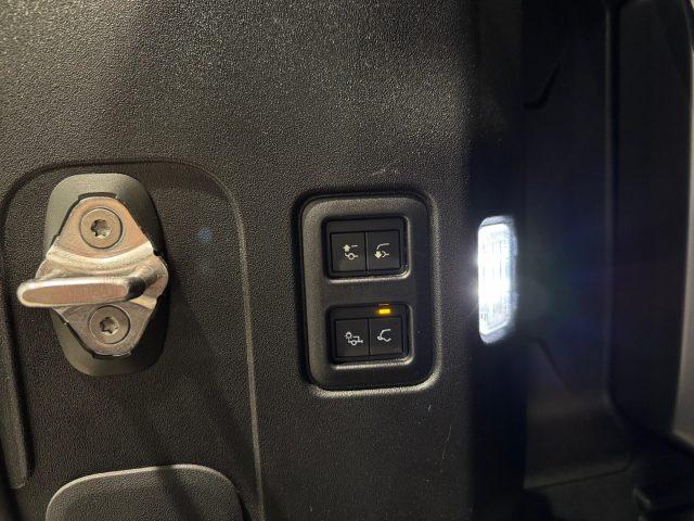 LAND ROVER Defender 110 3.0D I6 300 CV AWD AUTO X *7 POSTI*UNIPROP*