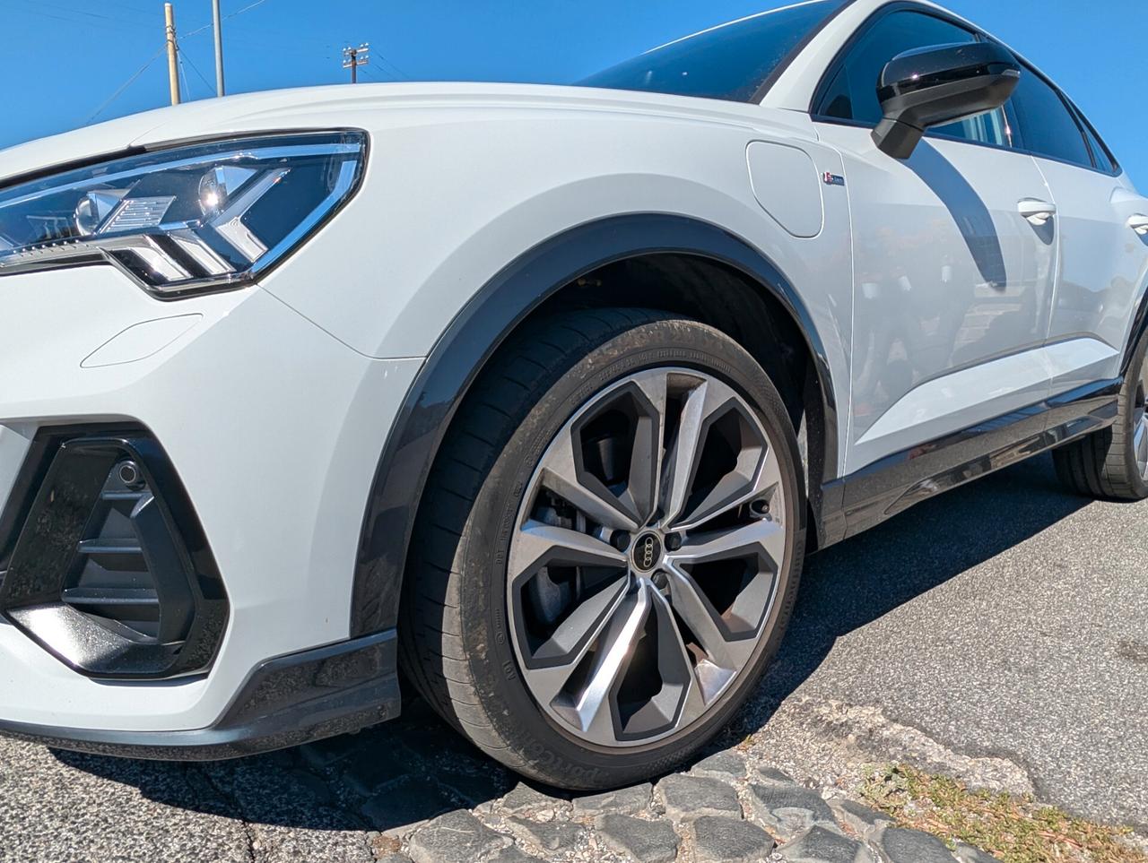 Audi Q3 SPB 35 TFSI e S tronic Identity Black