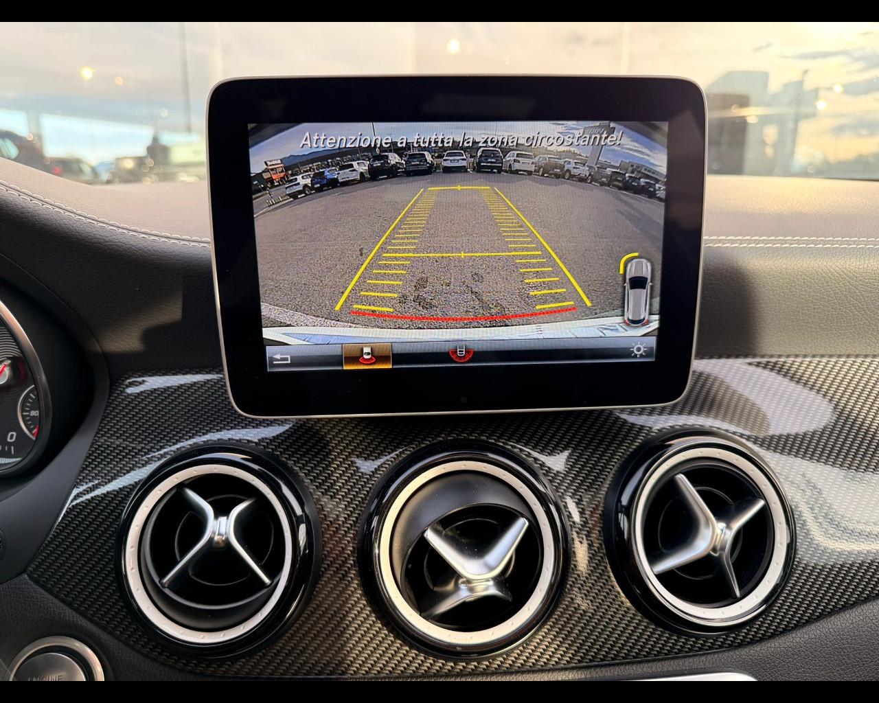 Mercedes-Benz GLA - X156 - GLA 200 d Night Edition auto