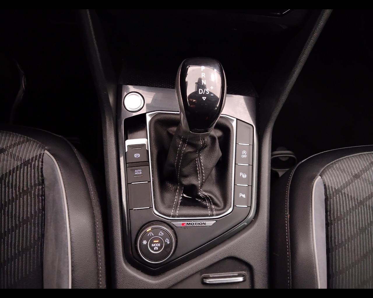 VOLKSWAGEN Tiguan II 2021 - Tiguan 2.0 tdi R-Line 4motion 150cv dsg