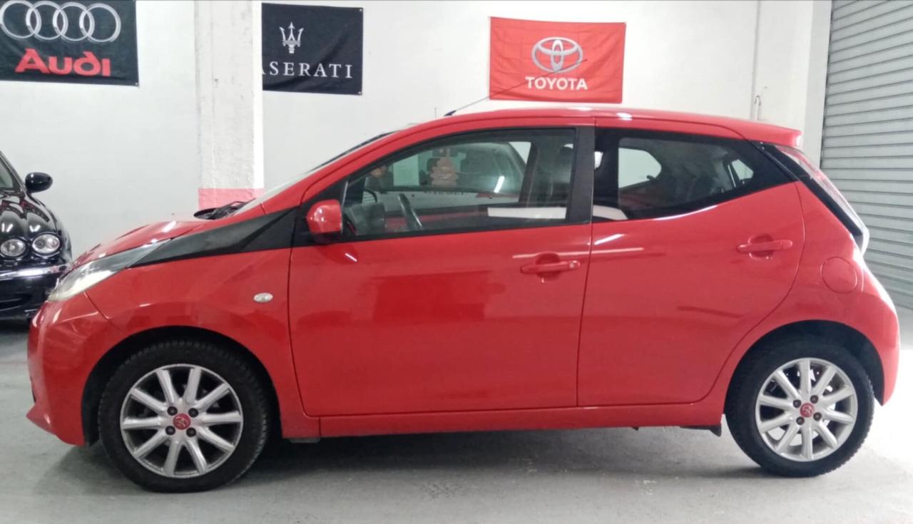 Toyota Aygo 1.0 VVT-i 69 CV 5 porte x-cite
