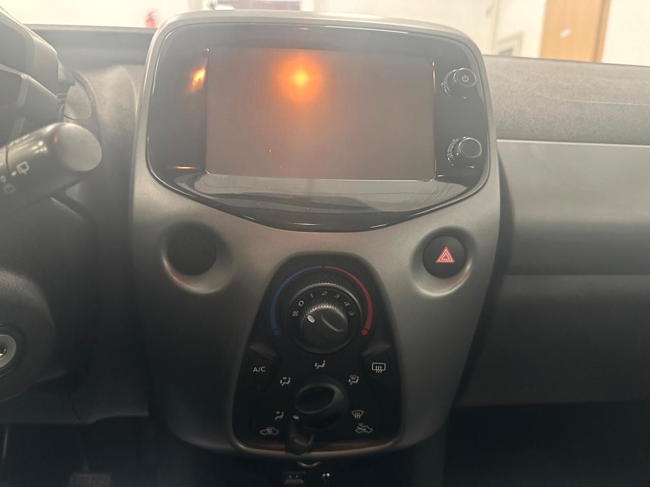 Toyota Aygo Connect 1.0 VVT-i 72 CV 5 porte x-clusiv MMT