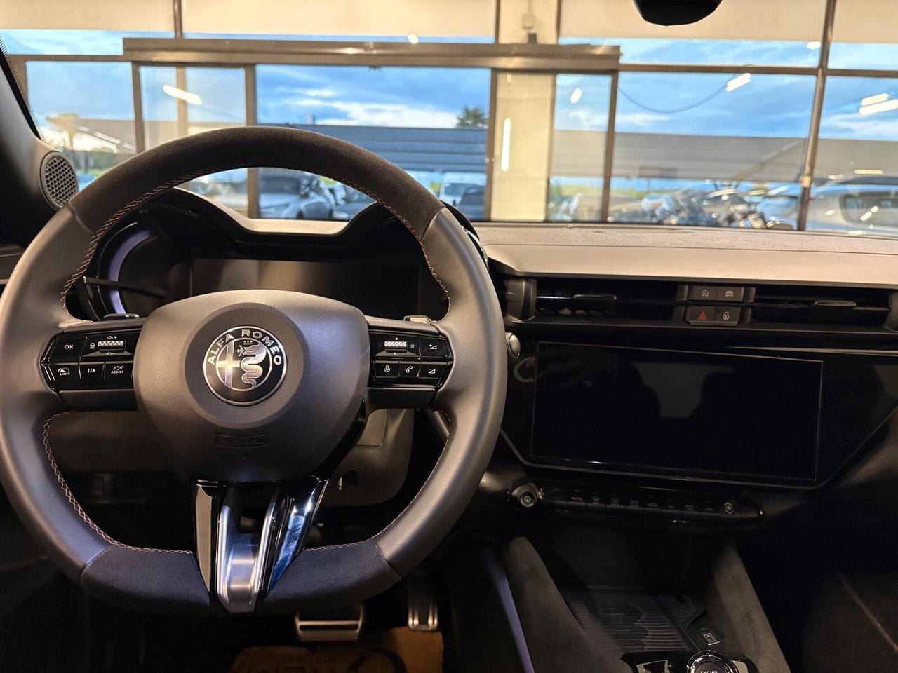 Alfa Romeo Junior INTENSA Hybrid 145 eDCT6 Q4 SPOTICAR