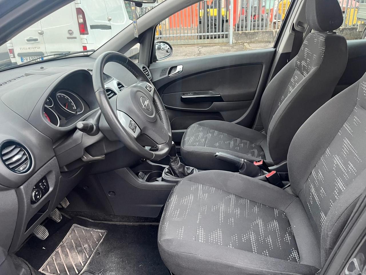 Opel Corsa 1.2 5 porte Club