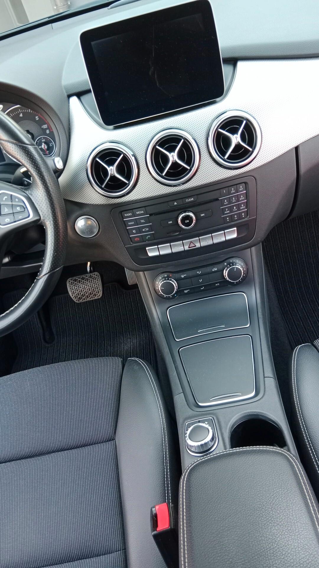 Mercedes-benz B 200 Premium - PERMUTE