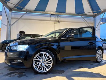 Audi A3 1.6 TDI ultra Attraction LED INTERNI E 18