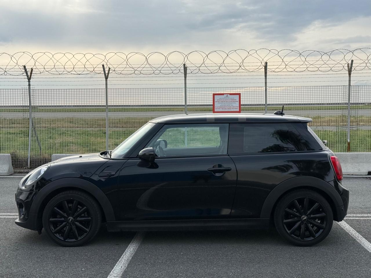 Mini 1.5 Cooper D 116 CV-AUTOM-BLACK EDITION