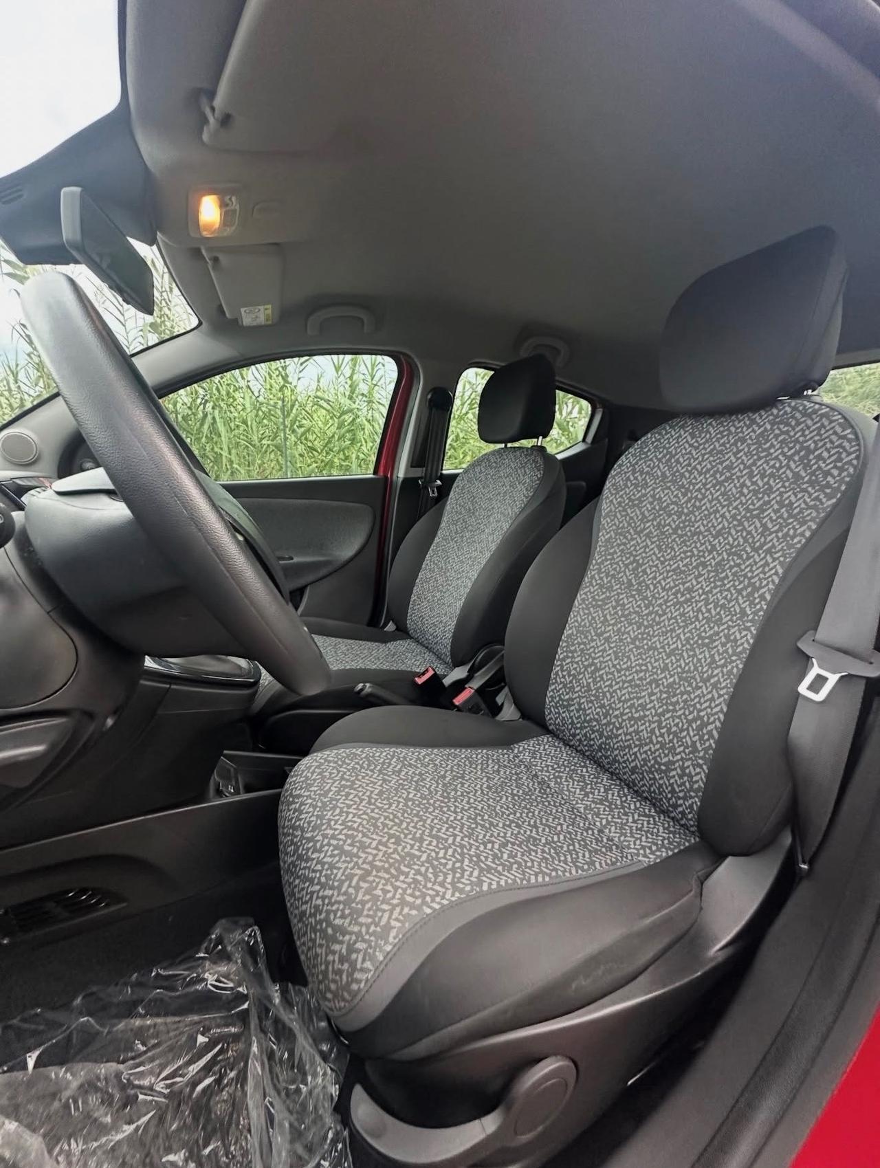 Lancia Ypsilon 1.0 FireFly 5 porte S&S Hybrid Silver