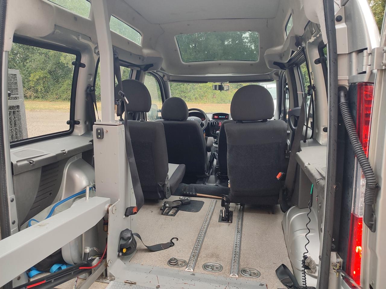 FIAT DOBLO 1.4BENZINA CON PEDANA DISABILI POCHI KM