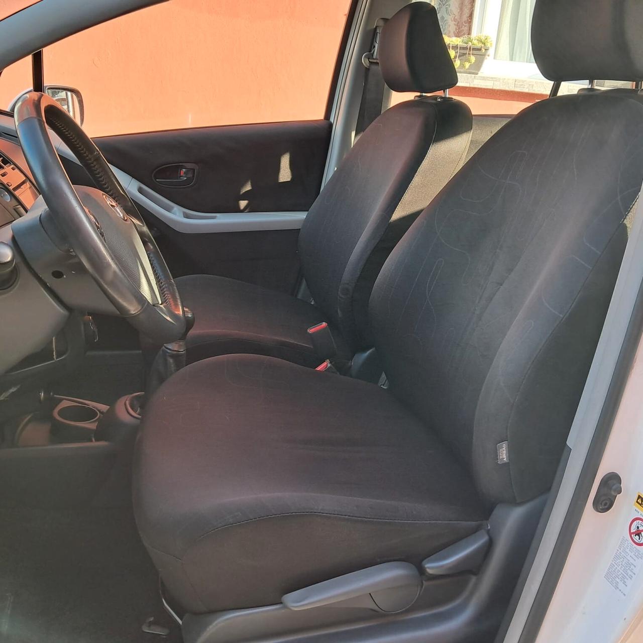 Toyota Yaris 1.0 benz 5 porte Luxury pack neopatentati