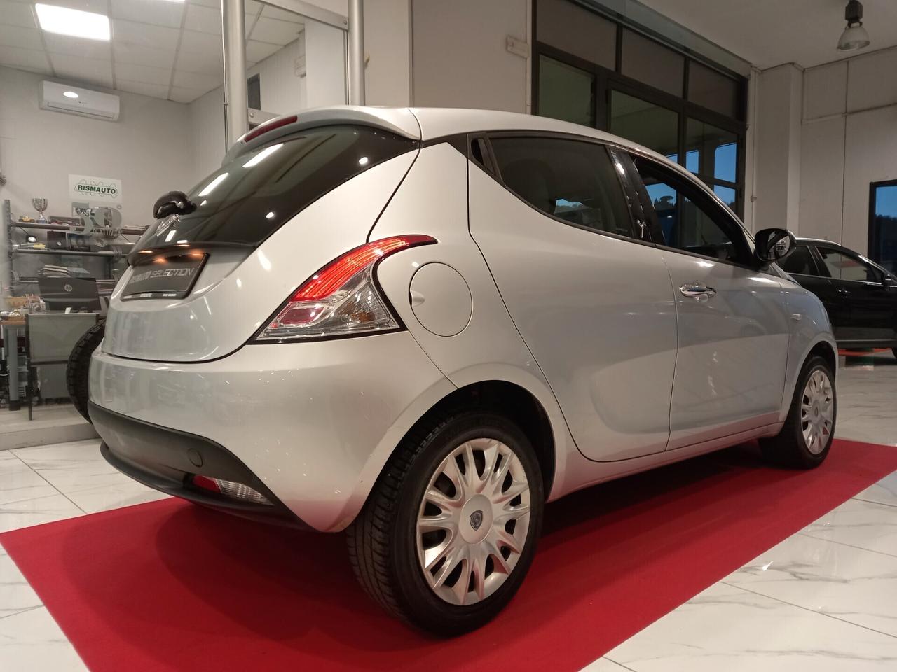 Lancia Ypsilon 1.2 69 CV 5 porte S&S Silver