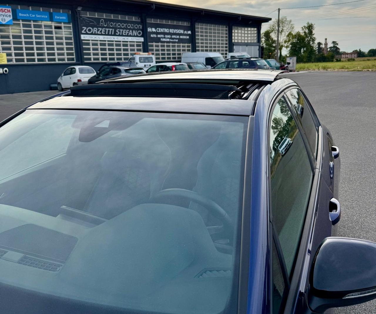 Volkswagen Golf 1.5 eTSI 150 CV EVO ACT DSG R-Line